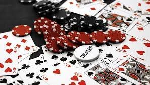 Suasana bermain live casino dengan dealer profesional di mega338